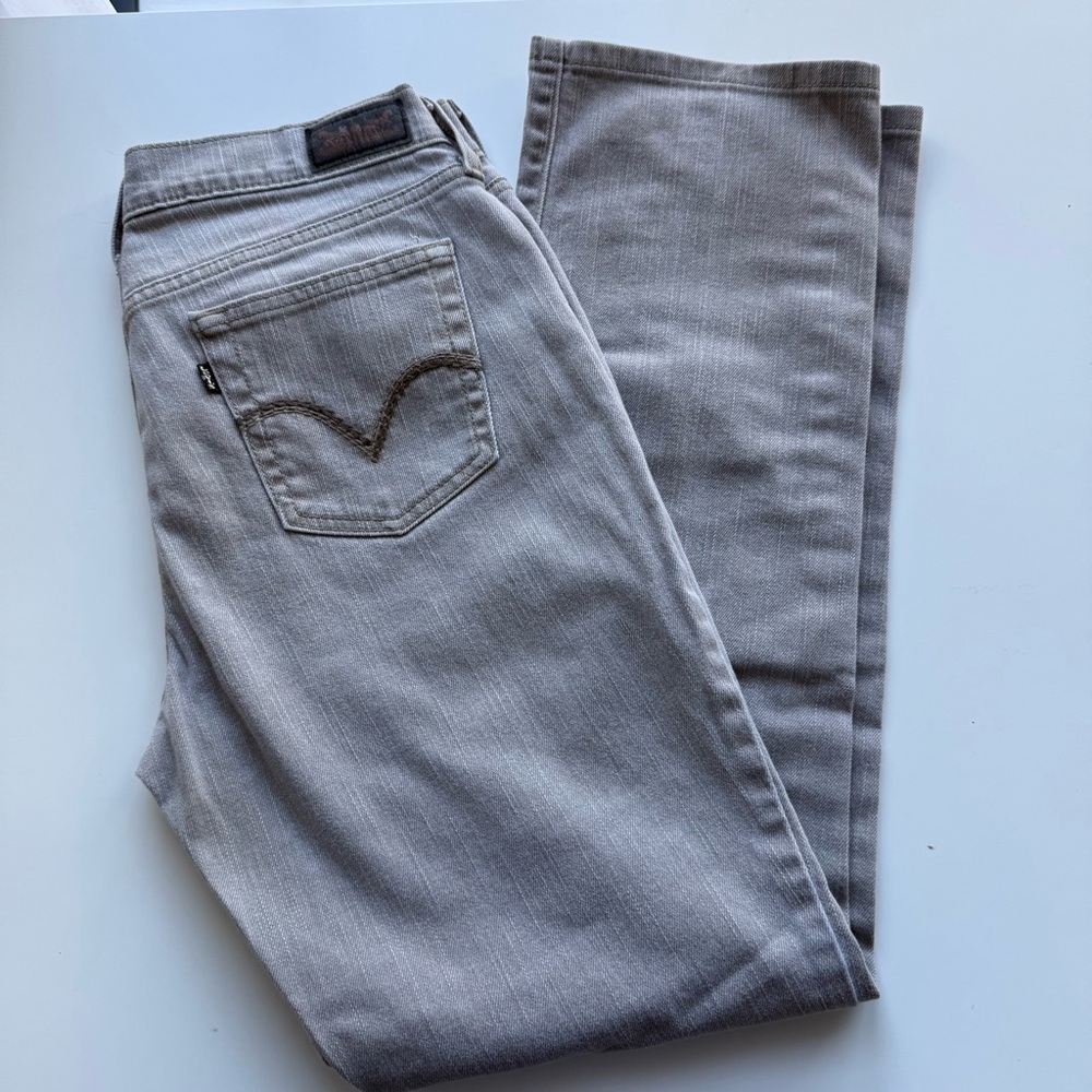 Levi's Straight Leg Vintage Jeans with Classic Fit Size 8